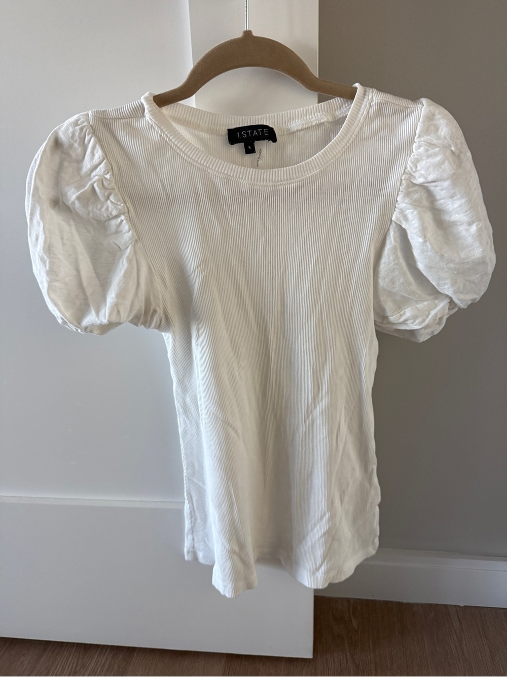 1. State White Ribbed Puff-Sleeve Tee